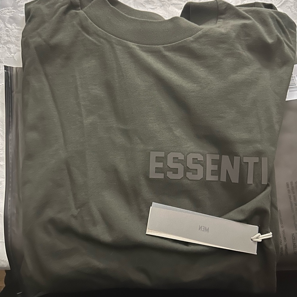 Brand New Sold Out Essentials shirt XL Fear of God